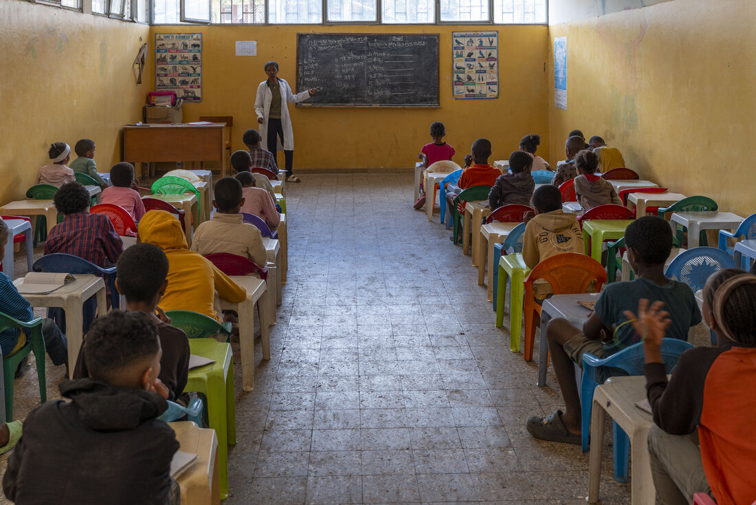 Aula de una escuela local en Etiopía durante una clase